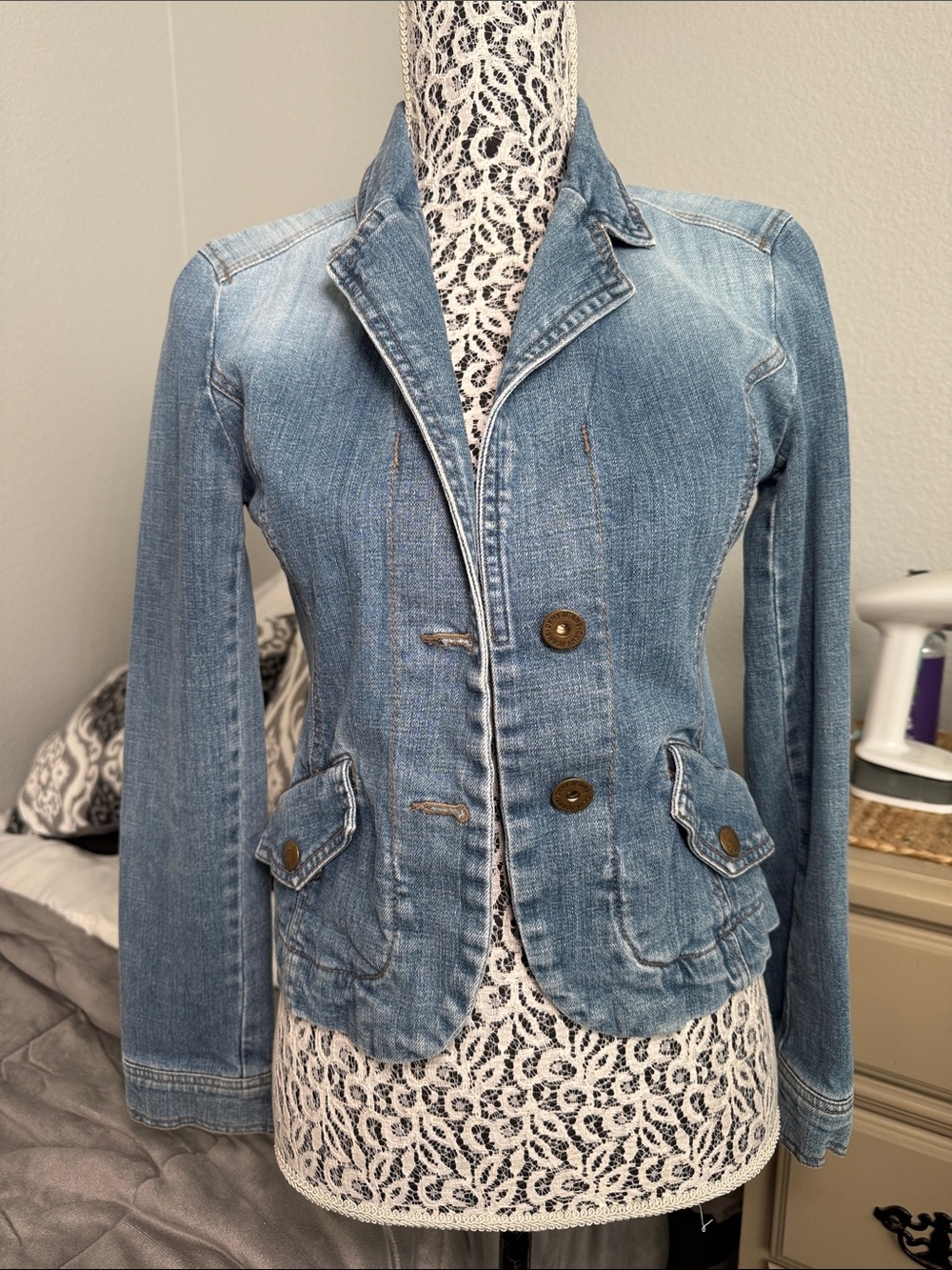 DKNY Light womens Blue Denim crop Blazer Jacket Sz 6